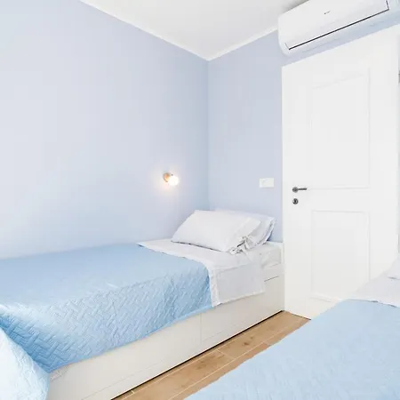 Apartamento Sofija - Three Bedroom With Terrace And Swimming Pool Podimoc