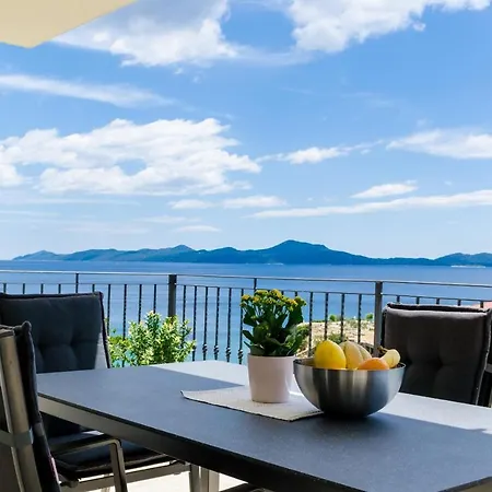 Sofija - Three Bedroom With Terrace And Swimming Pool Apartamento