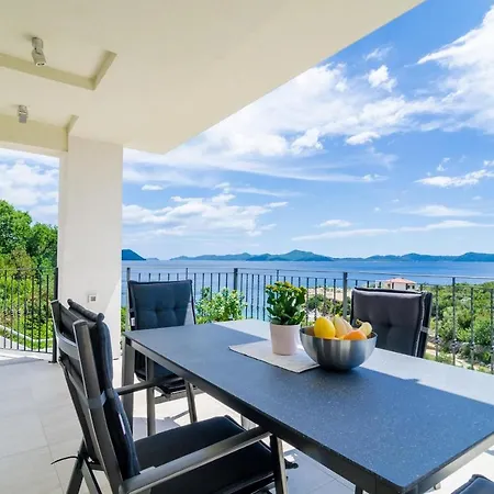 Sofija - Three Bedroom With Terrace And Swimming Pool Apartamento