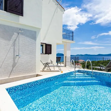 Sofija - Three Bedroom With Terrace And Swimming Pool Apartamento *