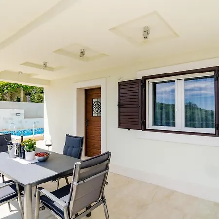 Apartman Sofija - Three Bedroom With Terrace And Swimming Pool