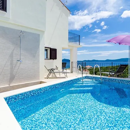 Sofija - Three Bedroom With Terrace And Swimming Pool Apartman *