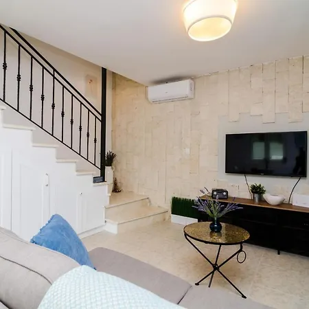 Apartman Sofija - Three Bedroom With Terrace And Swimming Pool