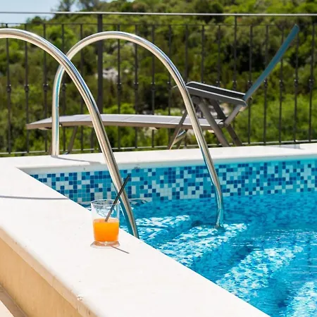 Apartman Sofija - Three Bedroom With Terrace And Swimming Pool *