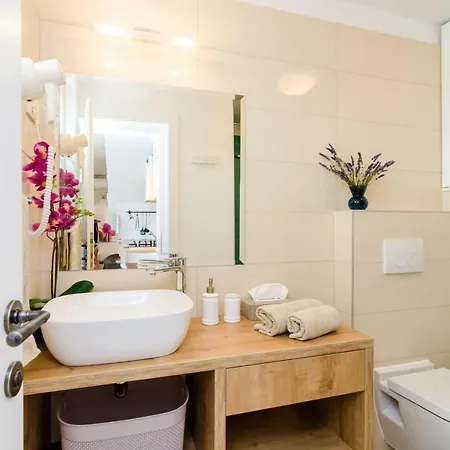 Apartman Sofija - Three Bedroom With Terrace And Swimming Pool Podimoc