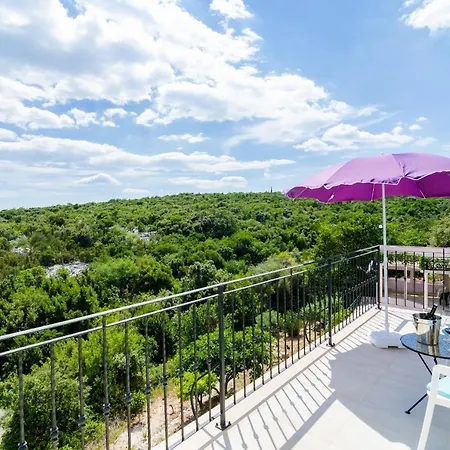 Sofija - Three Bedroom With Terrace And Swimming Pool Apartman *